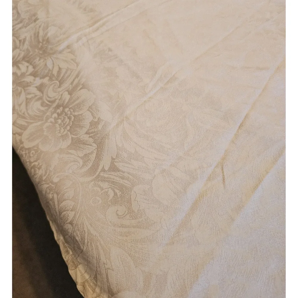 WATERFORD Ivory Floral Tablecloth Round 70